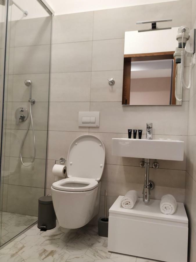 Hotel Pelikan Divjake